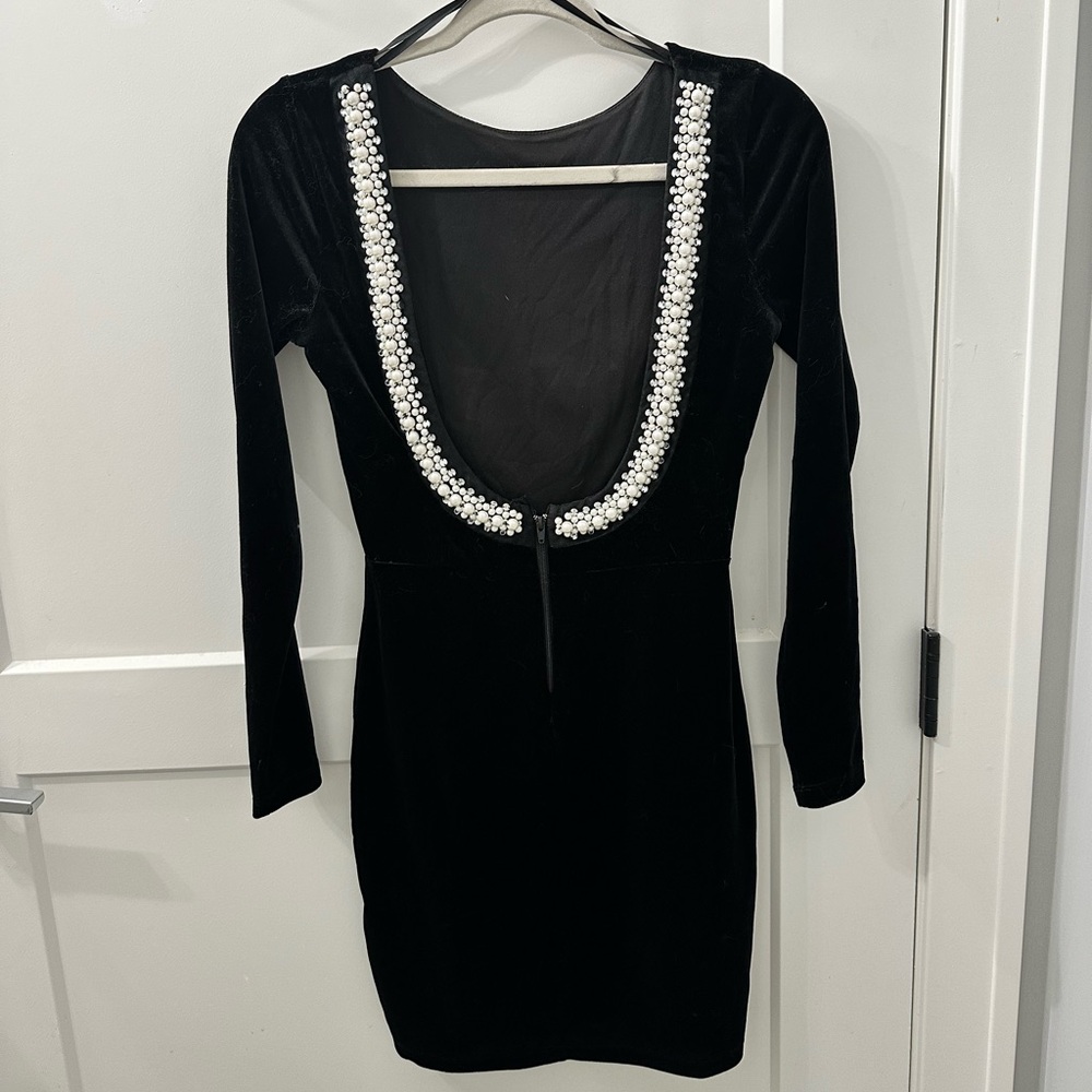 Elegant Black Velvet Dress with Pearl Detailing
